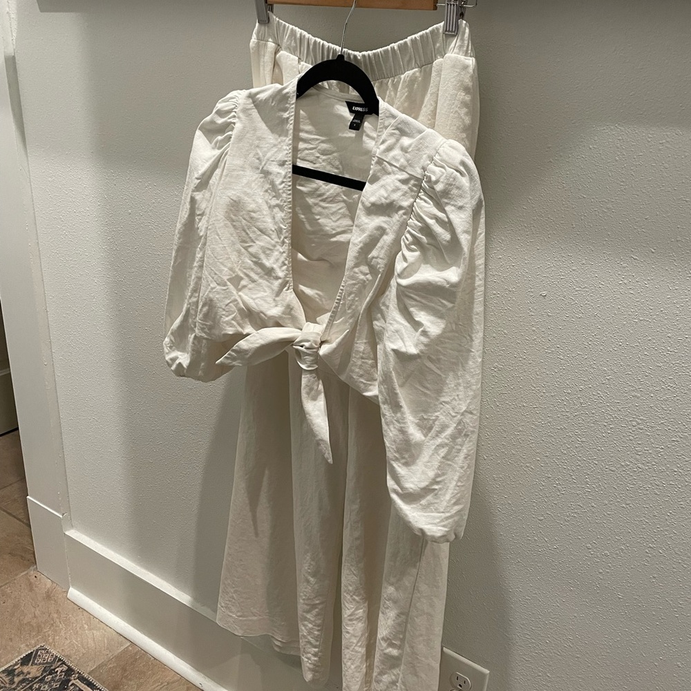 Matching Linen Set - Picture 2 of 4